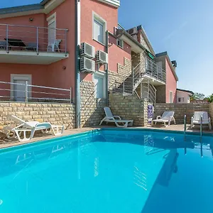 https://apartmani-villa-dedukic.pula-hotels.org